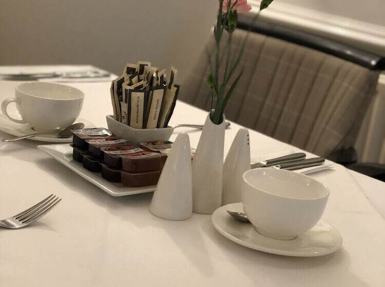 Отель The Falcon