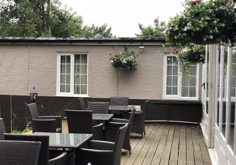 בית מלון כפרי The Falcon