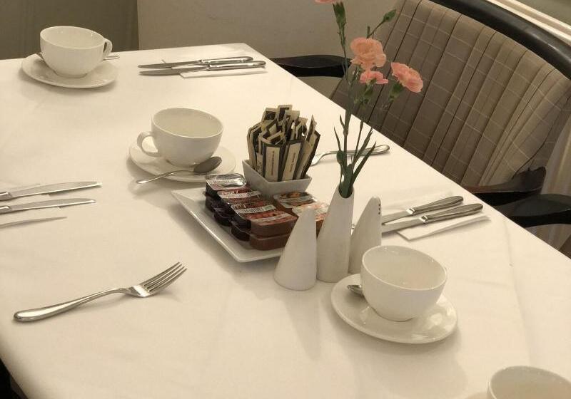 בית מלון כפרי The Falcon