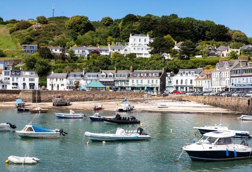 The Moorings Hotel & Restaurant