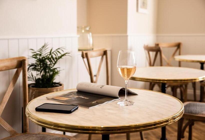 The Moorings Hotel & Restaurant