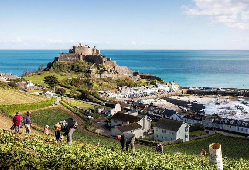 The Moorings Hotel & Restaurant