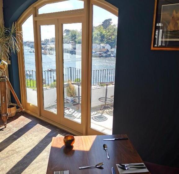 호텔 The Old Ferry Inn