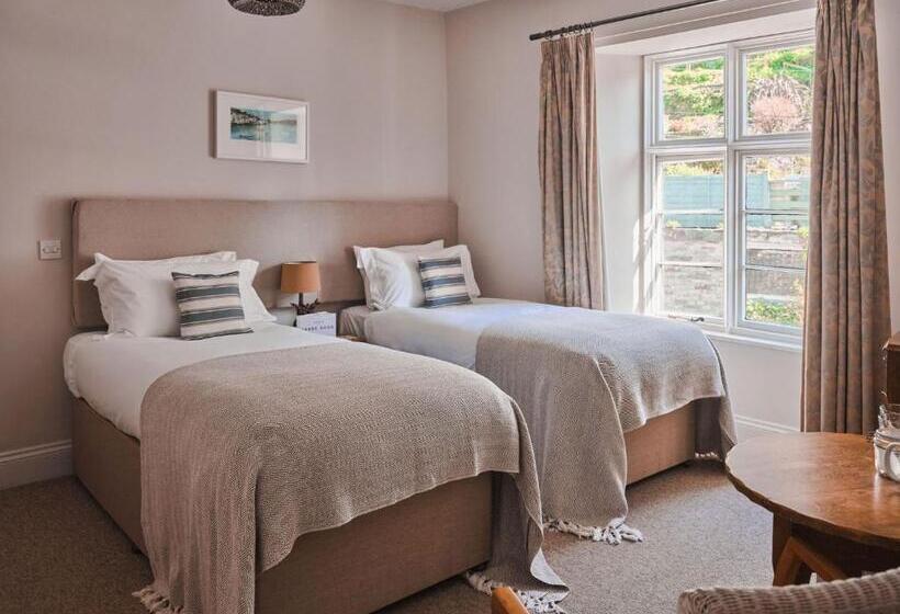 فندق The Old Ferry Inn