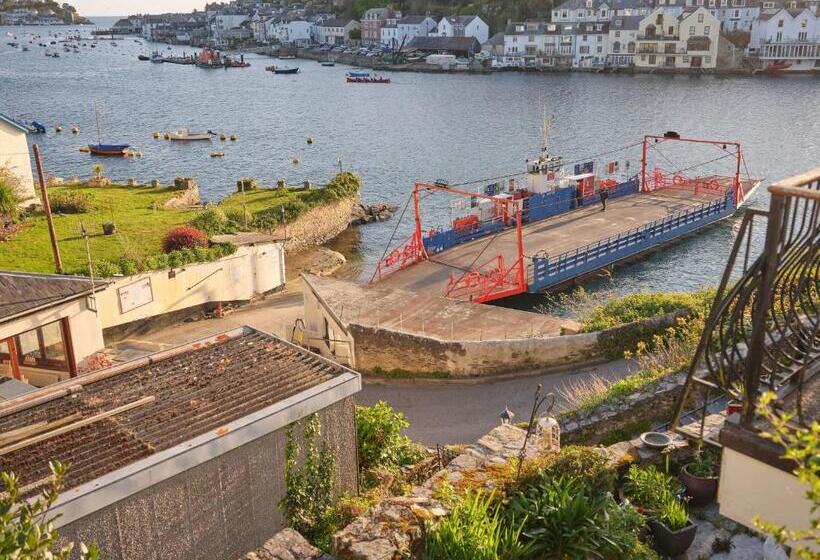 فندق The Old Ferry Inn