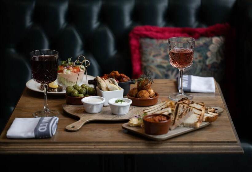 Отель The Old Inn