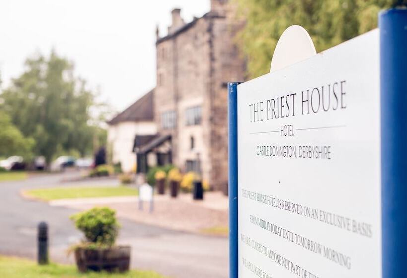 هتل The Priest House On The River