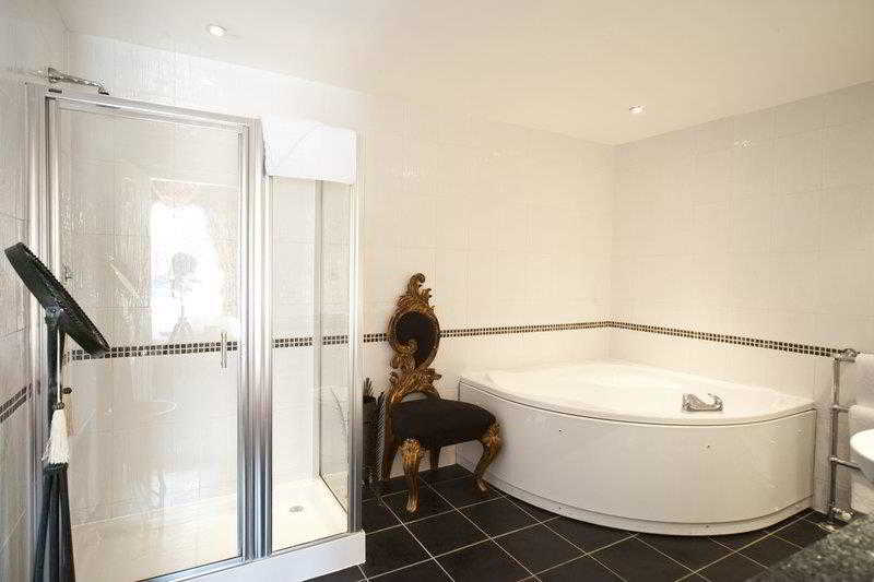 The Queen At Chester Hotel, Bw Premier Collection