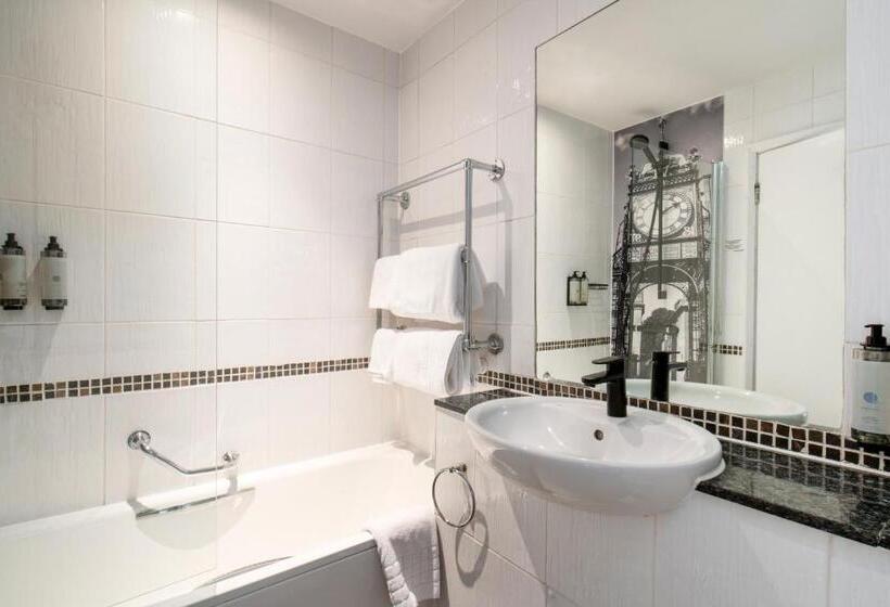 The Queen At Chester Hotel, Bw Premier Collection