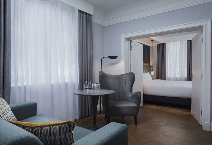 Отель The Queens