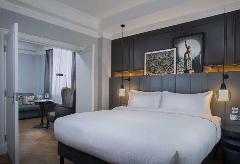 Отель The Queens