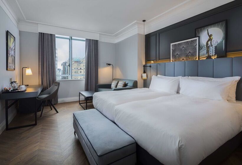 Отель The Queens