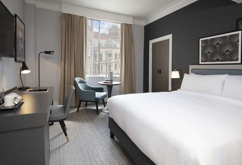 Отель The Queens