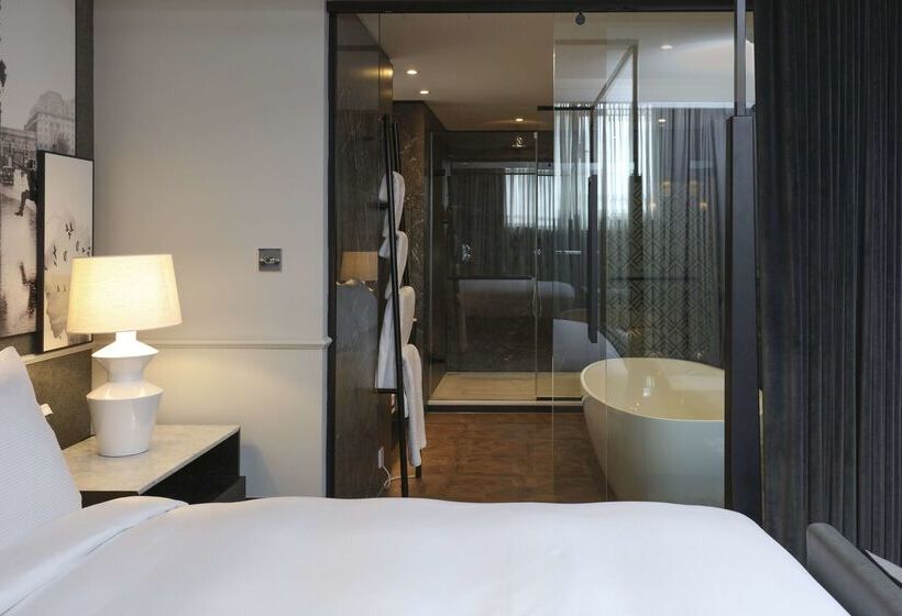 בית מלון כפרי The Queens