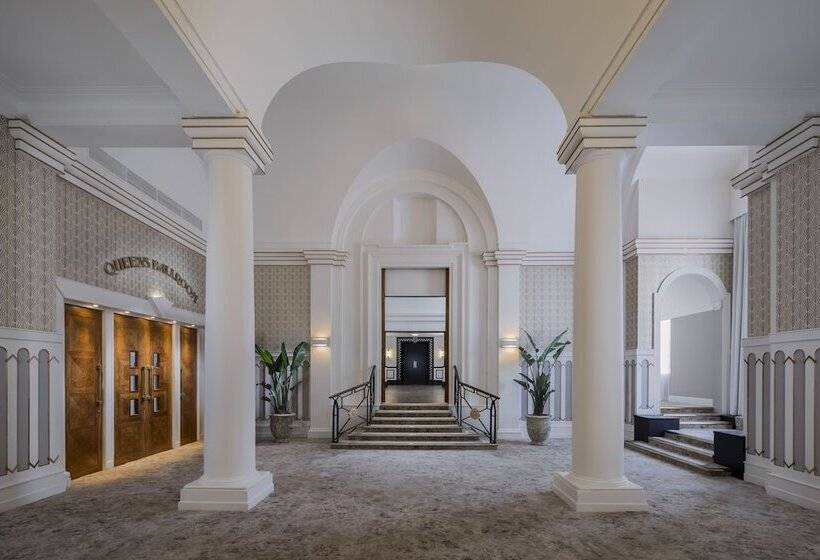 Отель The Queens