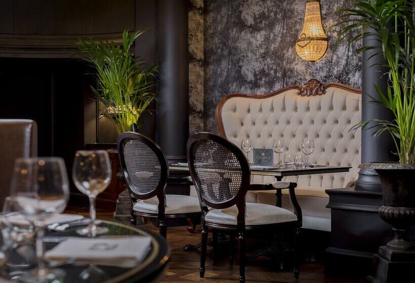 Отель The Queens