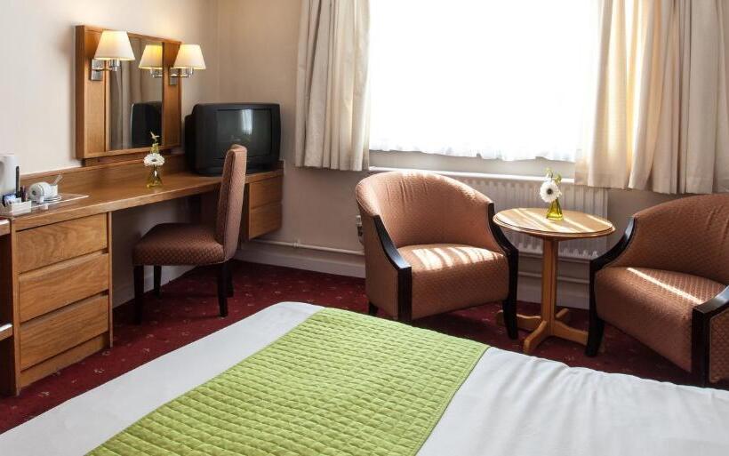 Отель The Roundhouse