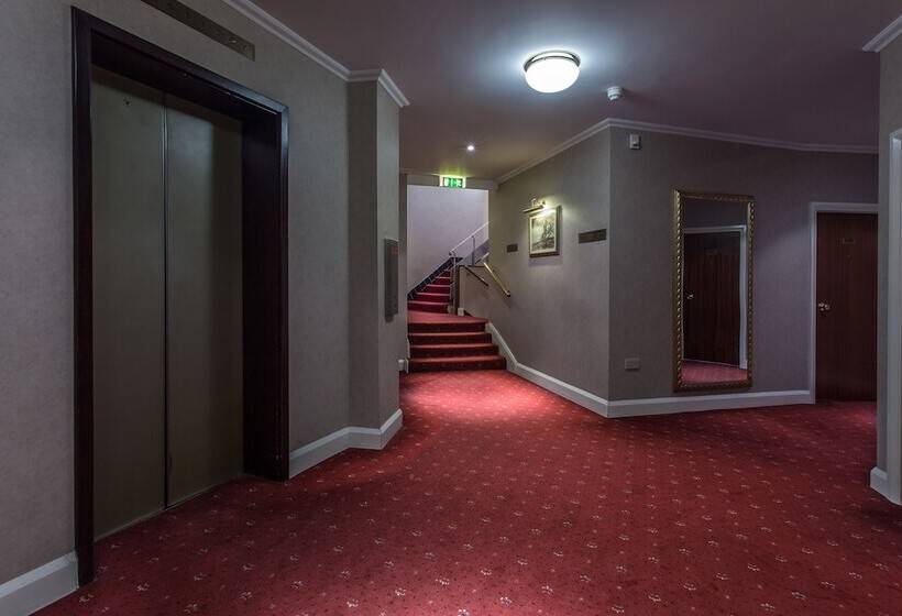 Отель The Roundhouse