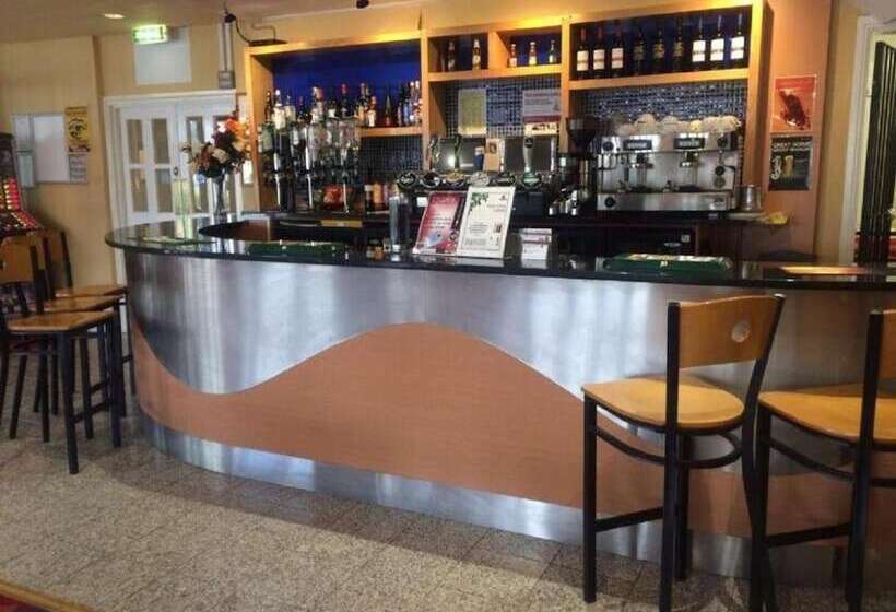 Отель The Roundhouse