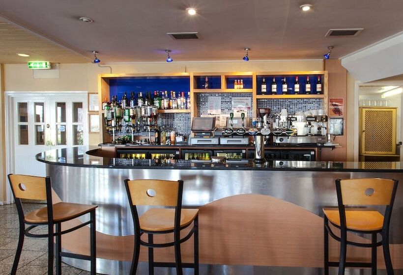 Отель The Roundhouse