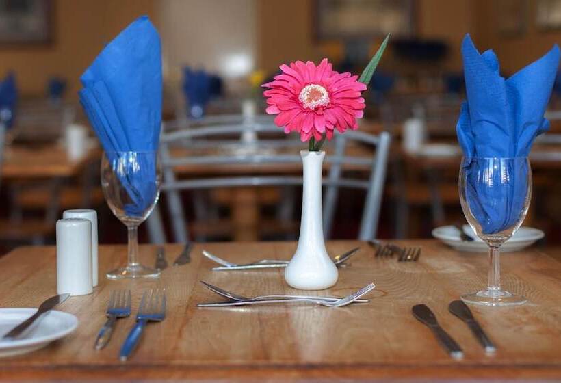 Отель The Roundhouse