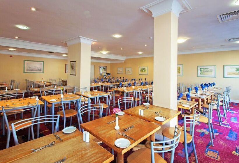 Отель The Roundhouse