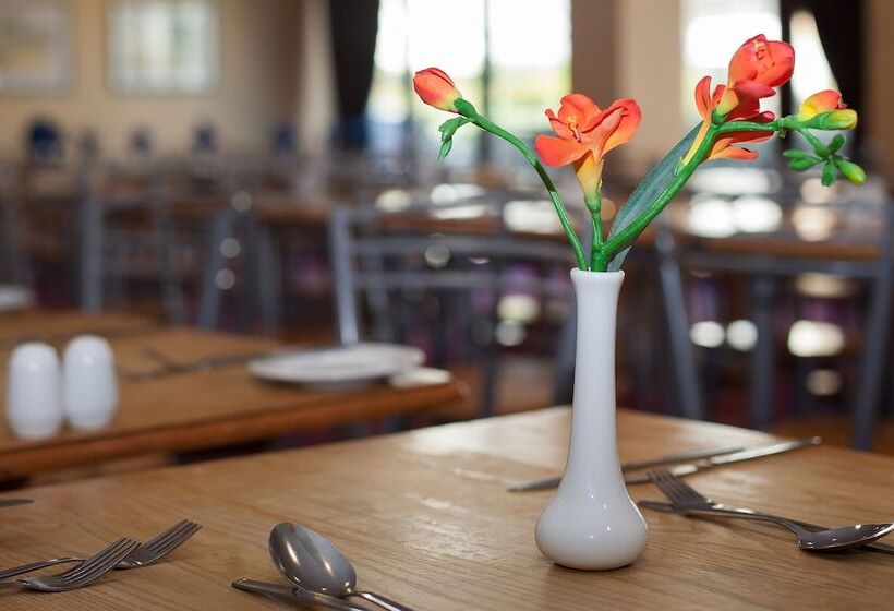 Отель The Roundhouse