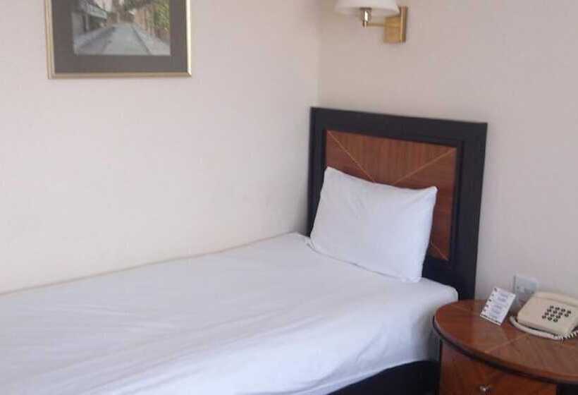 Отель The Roundhouse