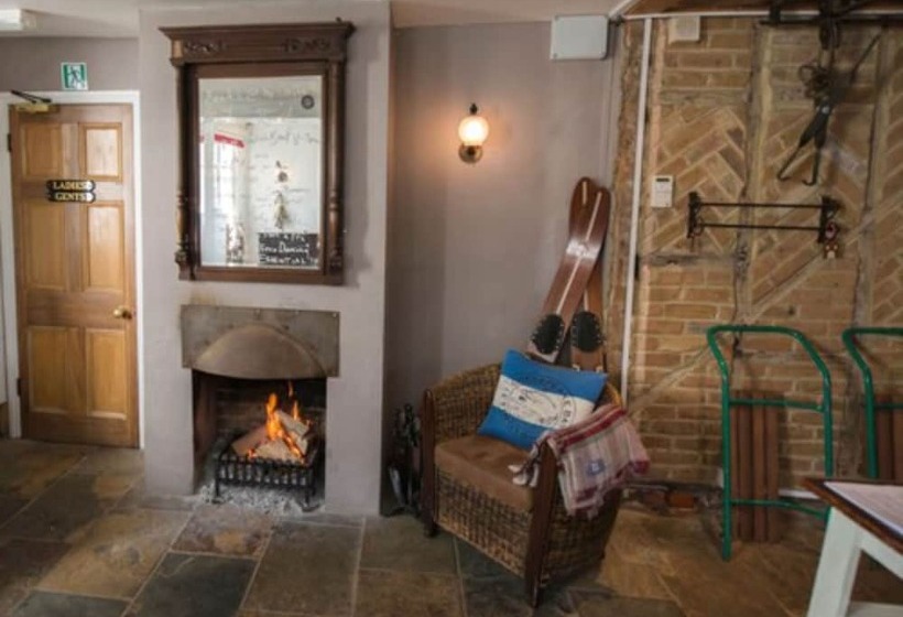 호텔 The White Cliffs