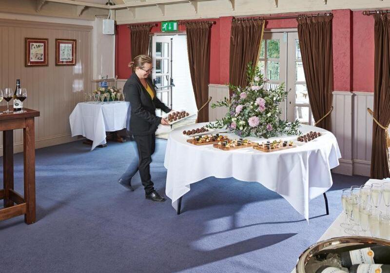 酒店 The White Swan