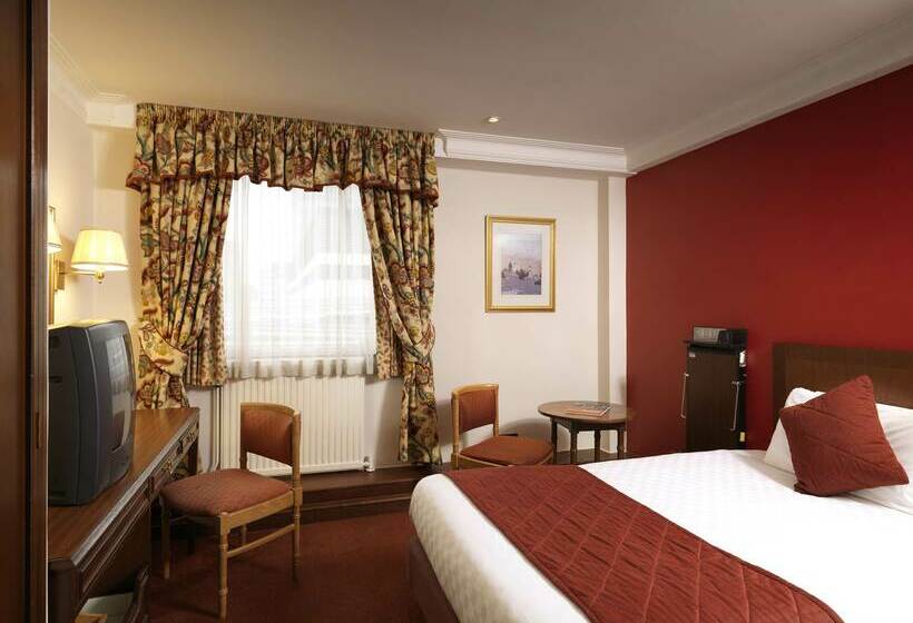 The Royal Angus Hotel