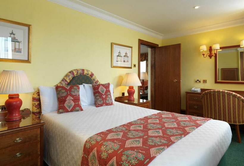 The Royal Angus Hotel