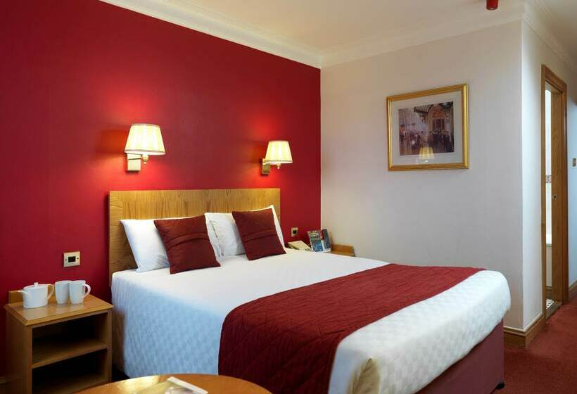 The Royal Angus Hotel