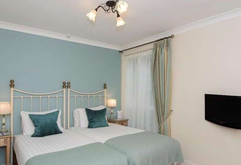 Отель Three Ways House