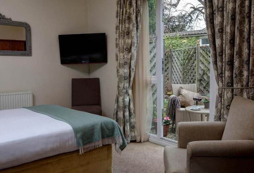 Отель Three Ways House