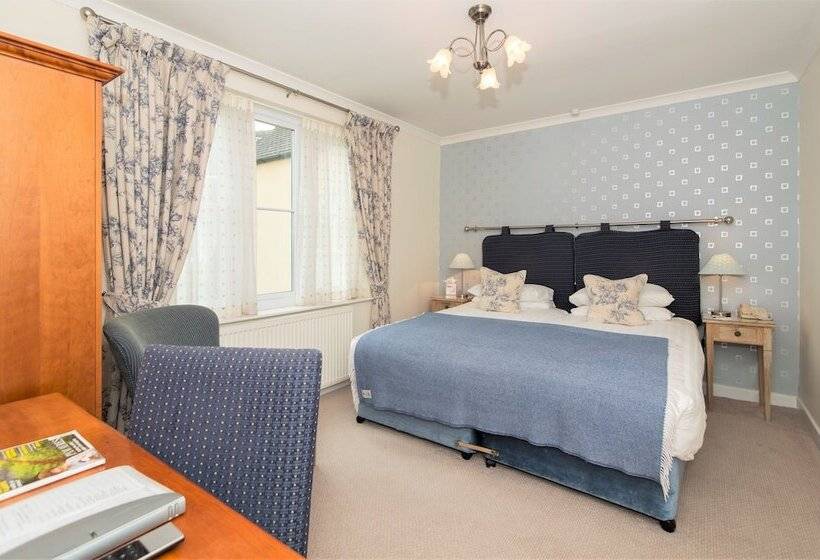 Отель Three Ways House