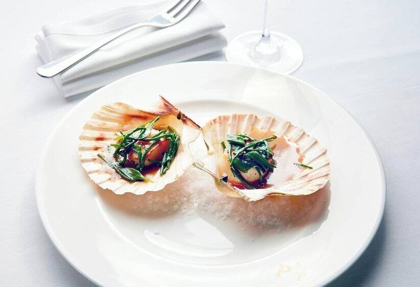 בית מלון כפרי University Arms, Autograph Collection