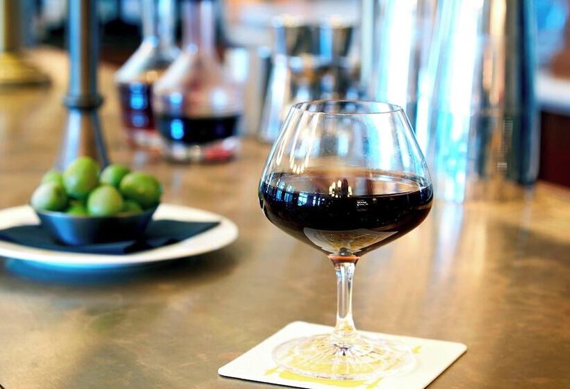 בית מלון כפרי University Arms, Autograph Collection