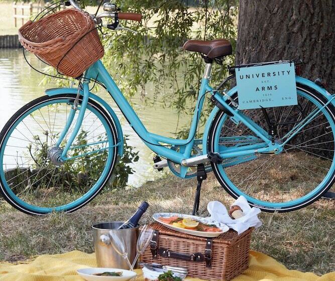 בית מלון כפרי University Arms, Autograph Collection