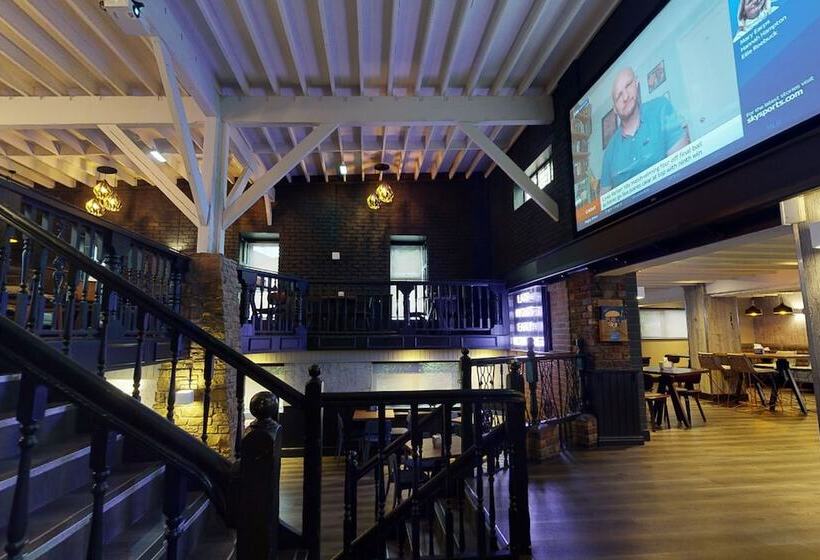 Village Hotel Manchester Hyde