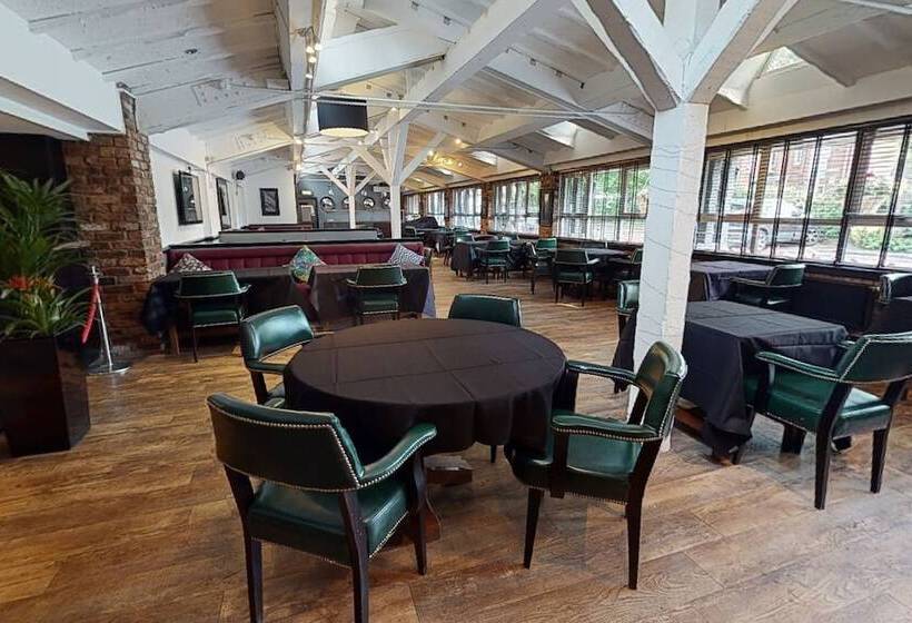 Village Hotel Manchester Hyde