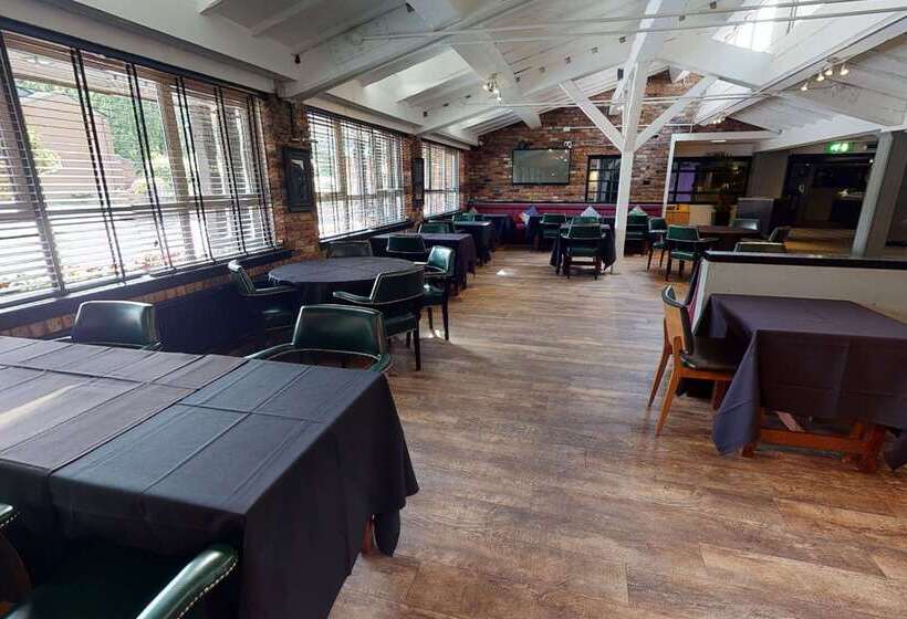 Village Hotel Manchester Hyde