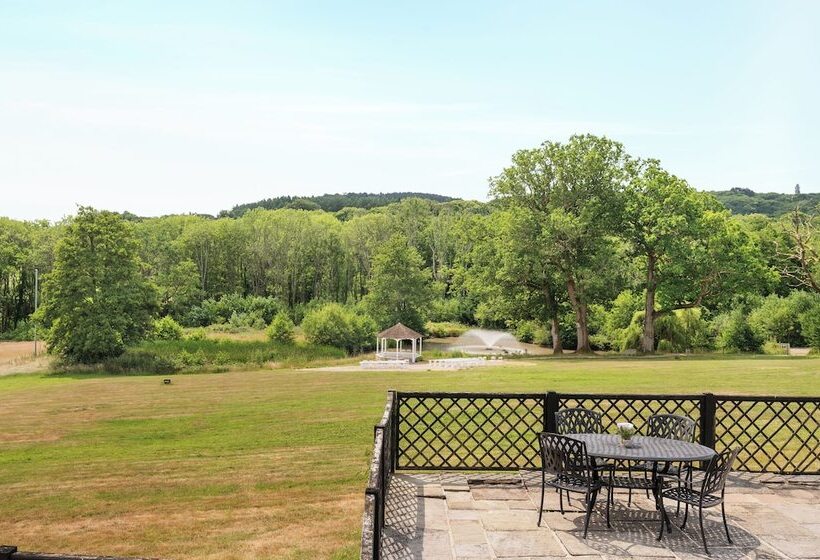 Voco Lythe Hill Hotel & Spa, An Ihg