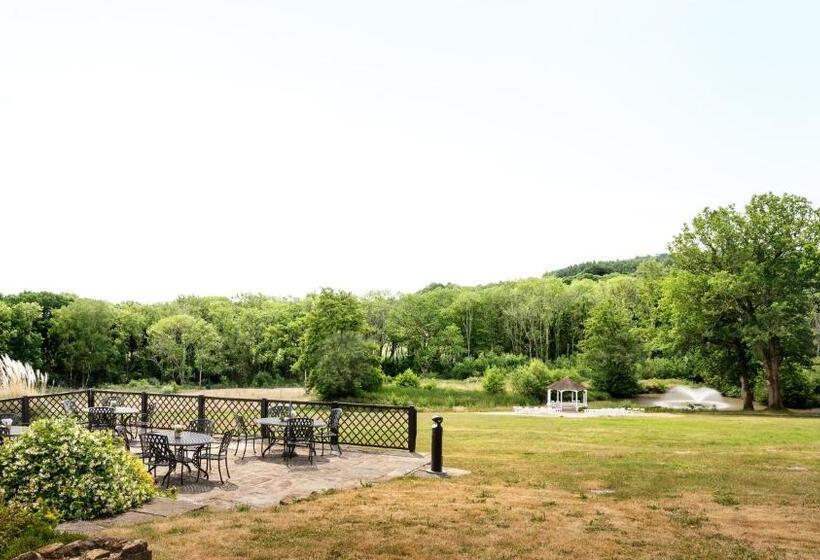 Voco Lythe Hill Hotel & Spa, An Ihg