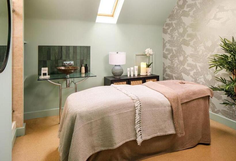 Voco Lythe Hill Hotel & Spa, An Ihg