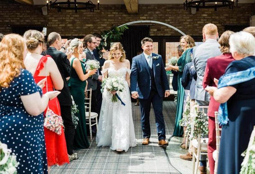 Voco Lythe Hill Hotel & Spa, An Ihg