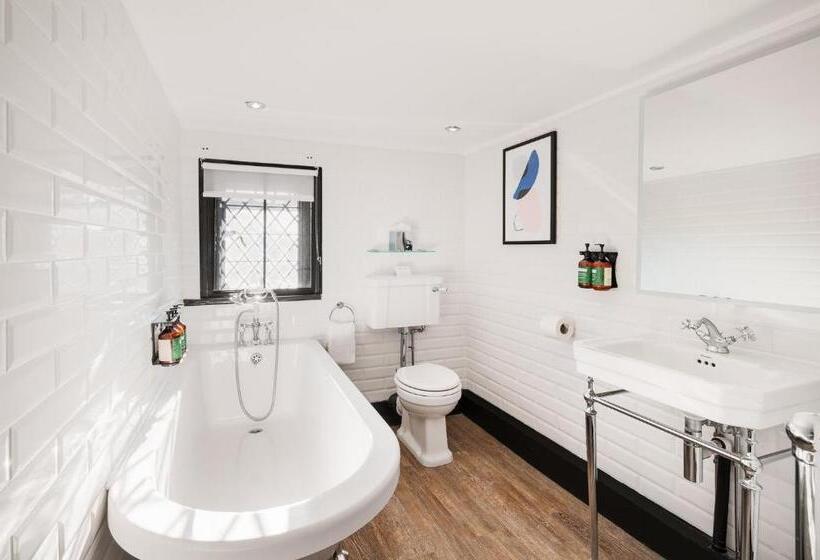 Voco Lythe Hill Hotel & Spa, An Ihg