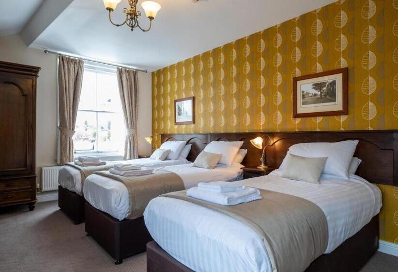 Отель White Lion Royal