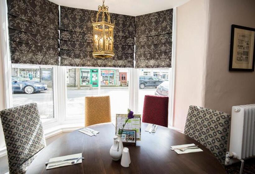 Отель White Lion Royal