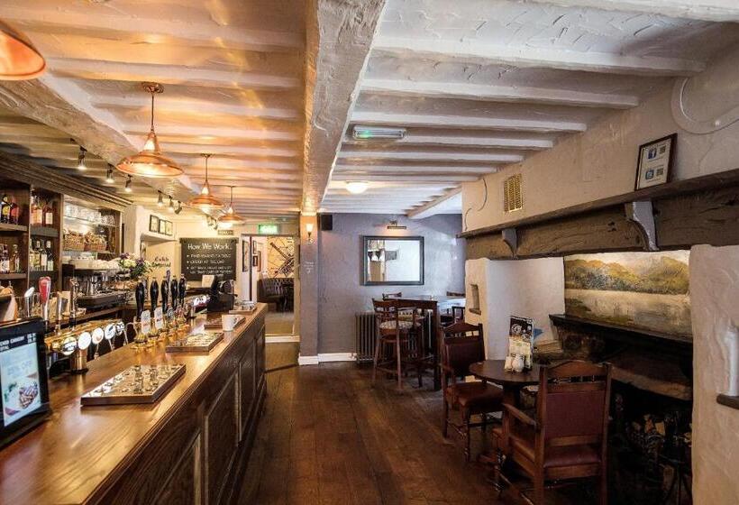 Отель White Lion Royal